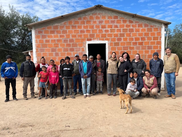 Members of the Loma community